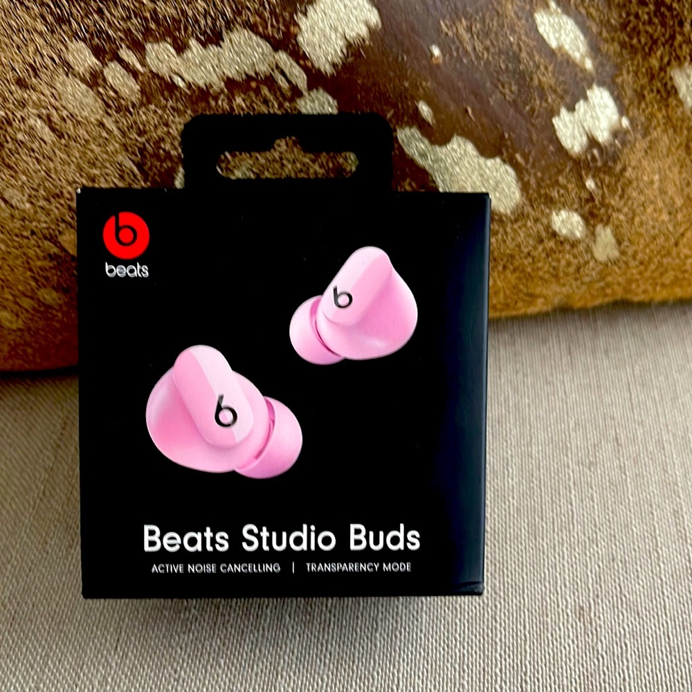 NEW IN BOX. BEATS STUDIO BUDS